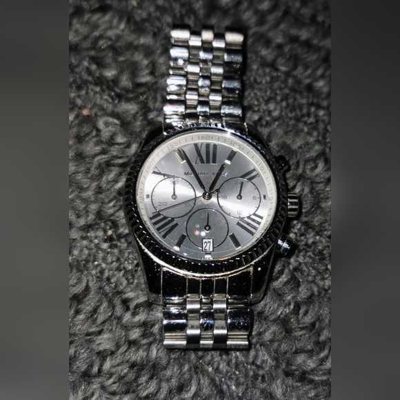 Michael Kors Lexington chronograph stainless steel watch MK5555 - Picture 3 of 7